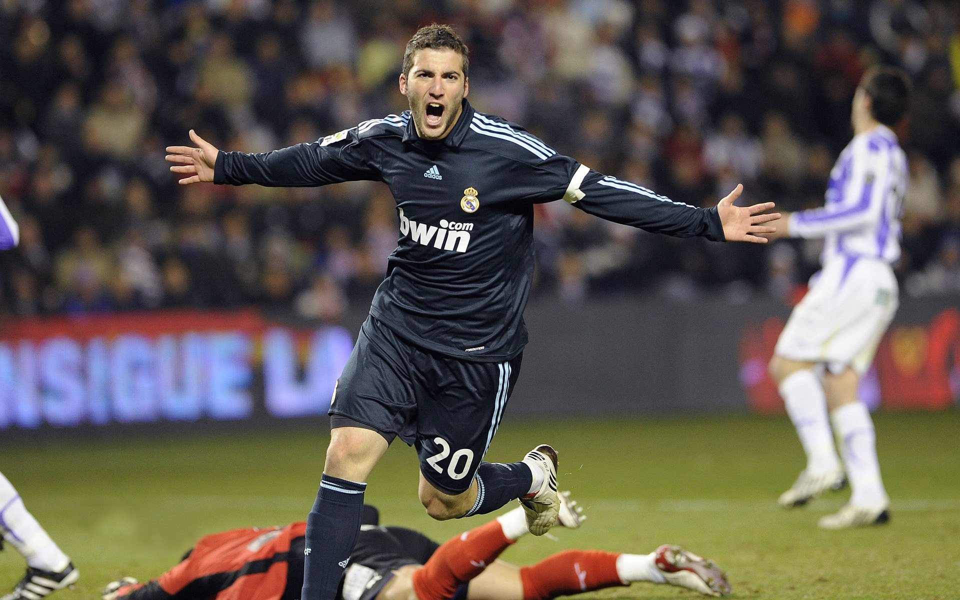 _魔术队战术多变,成功扳回一局_,魔术队全名叫什么